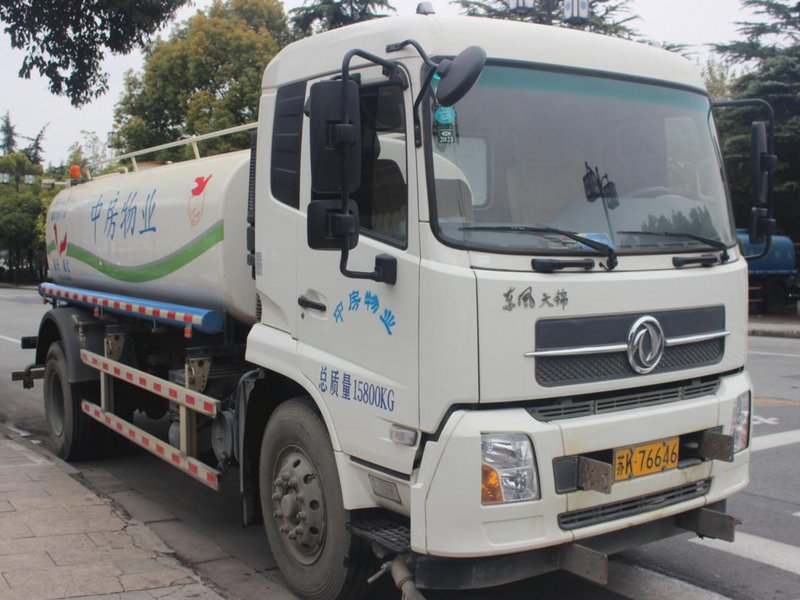 洒水车